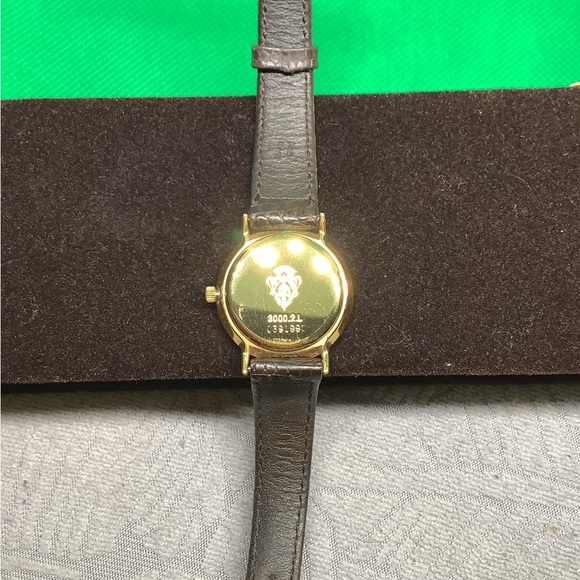 Ladies GUCCI watch 🔥🔥🔥 - Picture 5 of 10